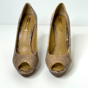 BCBG Maxazria Block Heeled Snake Skin Pump Size 10